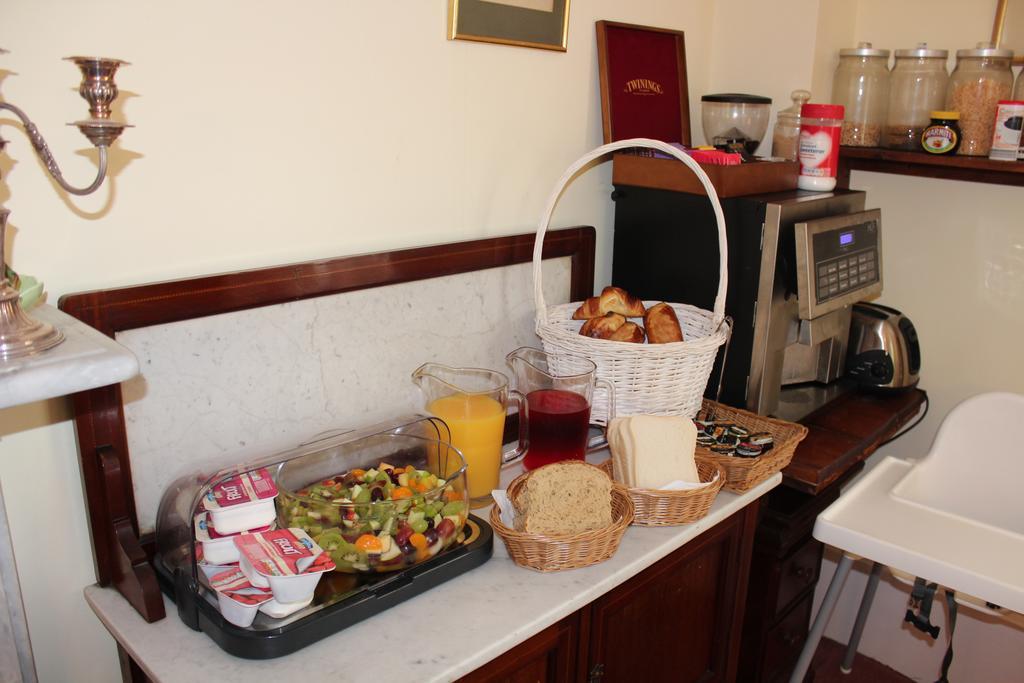 Molland Manor House Bed & Breakfast Сандвіч Номер фото